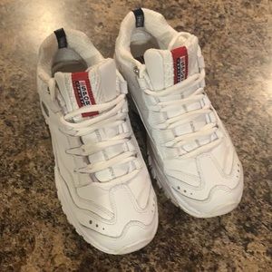 Women’s White sketcher sports size 7
